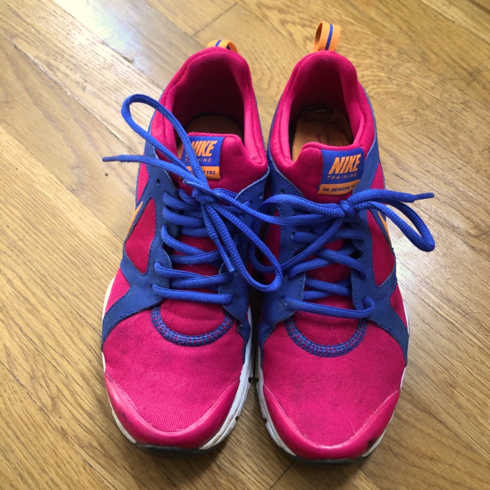 Vibrant women’s Nike in-season TR 2 tennis shoes